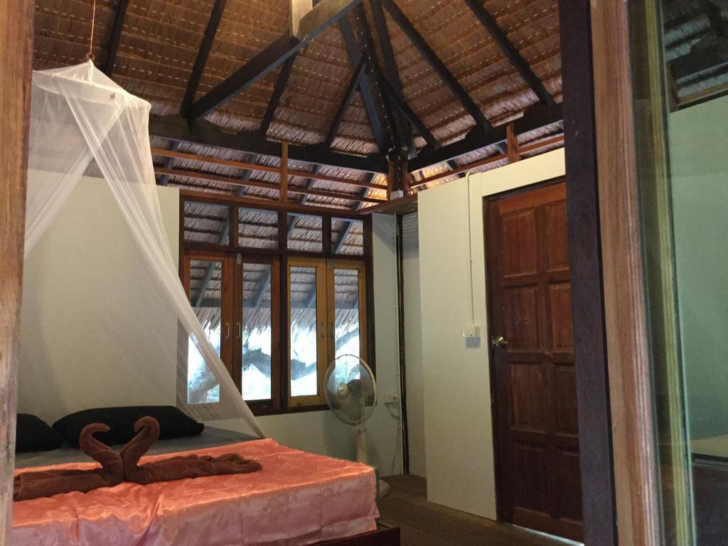 Cashew Nut Bungalow, Ko Mook Экстерьер фото