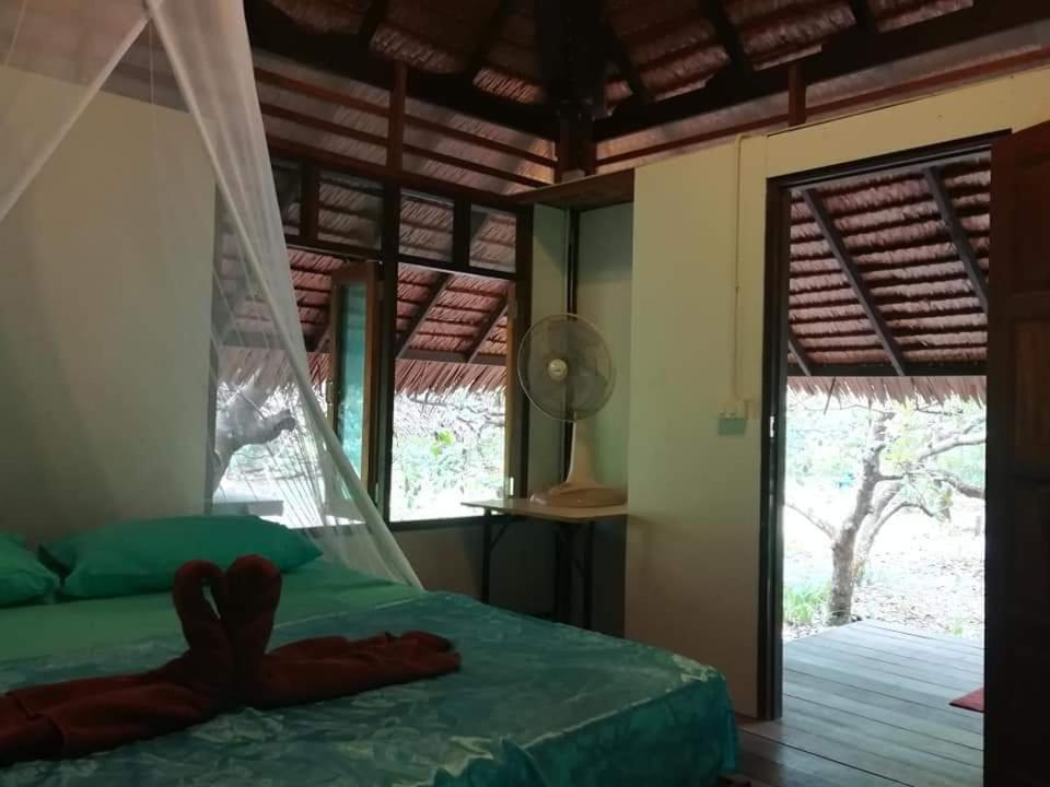 Cashew Nut Bungalow, Ko Mook Экстерьер фото